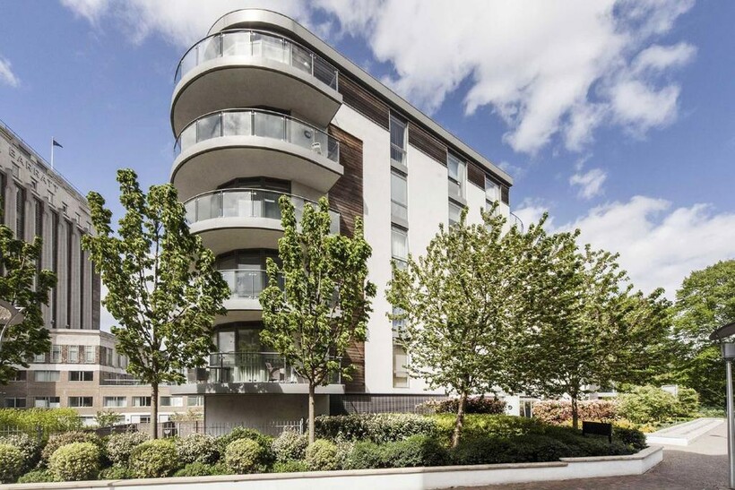 Clayponds Lane, Brentford TW8 2 bed flat to rent - £3,220 pcm (£743 pw)