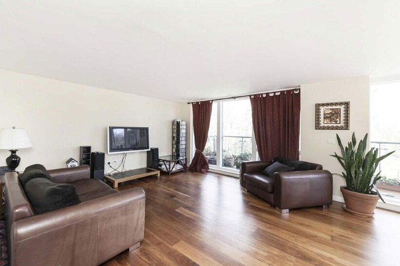 Clayponds Lane, Brentford TW8 2 bed flat to rent - £3,220 pcm (£743 pw)