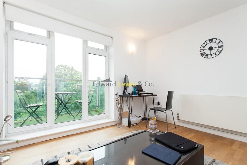 Downs Lane, London E5 2 bed flat to rent - £2,102 pcm (£485 pw)