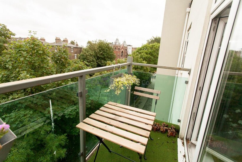 Downs Lane, London E5 2 bed flat to rent - £2,102 pcm (£485 pw)