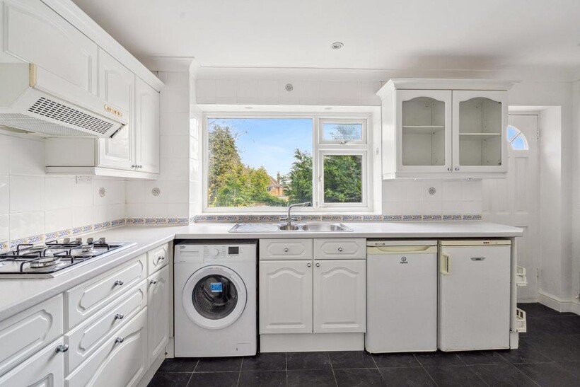 St Davids Close, Iver SL0 2 bed maisonette to rent - £1,475 pcm (£340 pw)