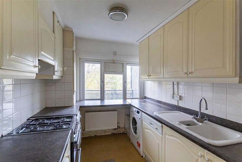 Shoot Up Hill, London NW2 2 bed flat to rent - £1,798 pcm (£415 pw)