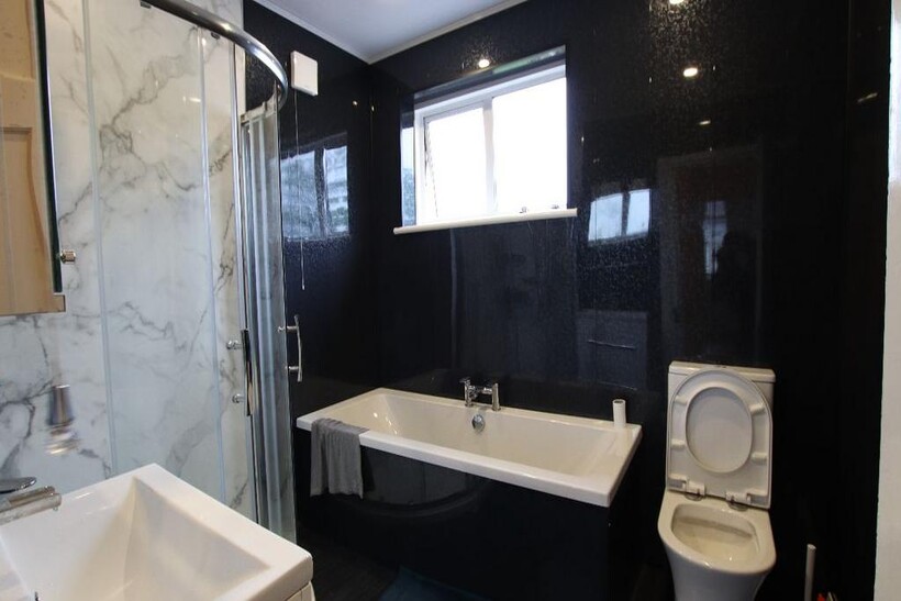 Hilliard Road, Northwood 2 bed maisonette to rent - £1,599 pcm (£369 pw)