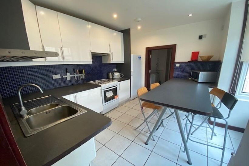 Birmingham B16 1 bed in a house share to rent - £430 pcm (£99 pw)