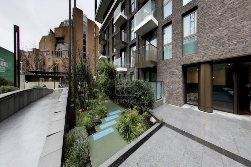 3 Merino Gardens, London Dock