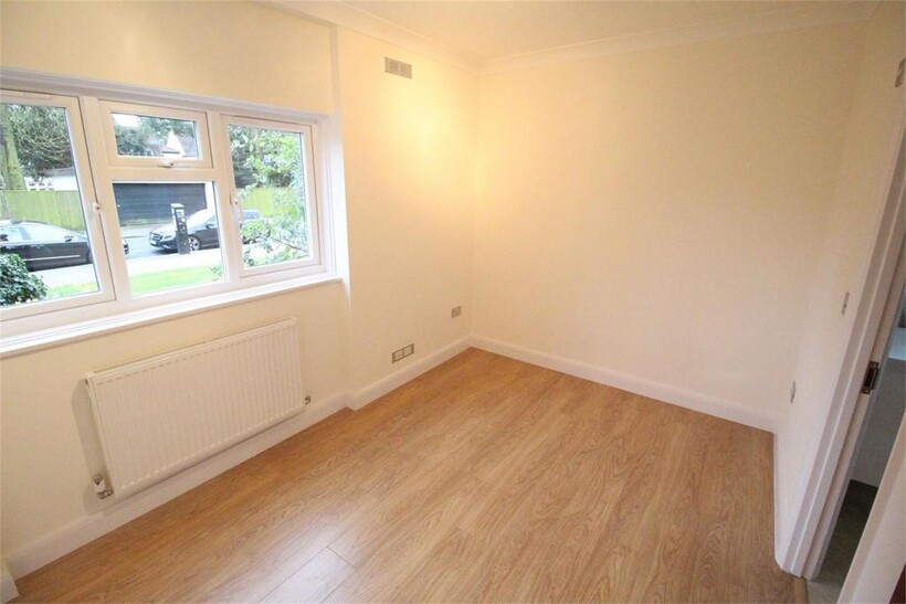 Lodge Close, Edgware 1 bed flat to rent - £1,425 pcm (£329 pw)