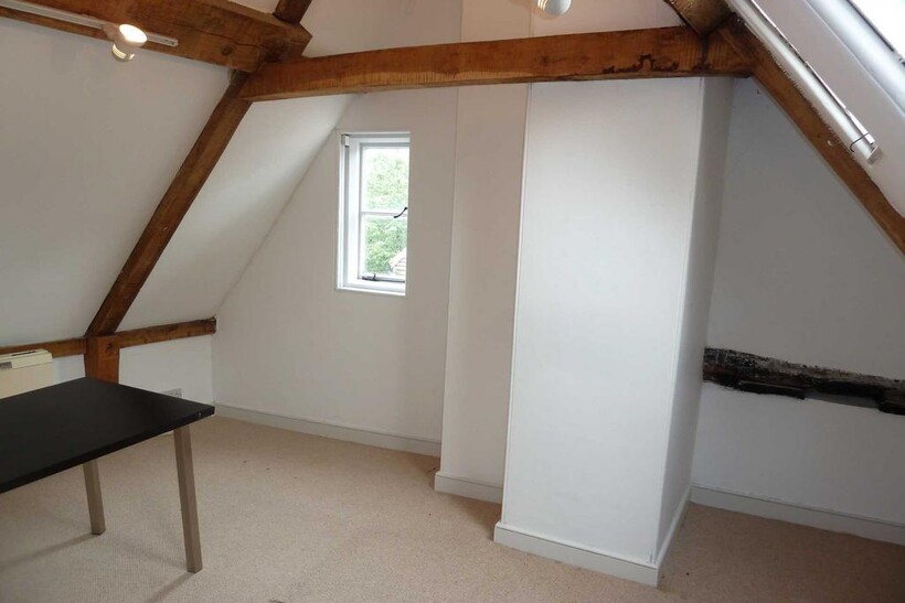 High Street, Marlborough, Wiltshire Property to rent - £295 pcm (£68 pw)