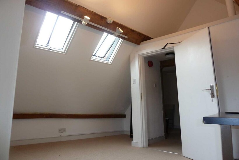 High Street, Marlborough, Wiltshire Property to rent - £295 pcm (£68 pw)