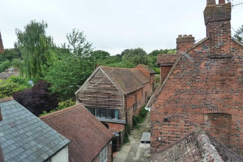 High Street, Marlborough, Wiltshire Property to rent - £295 pcm (£68 pw)