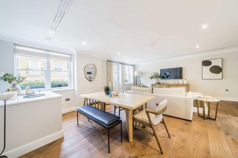 Hays Mews, London W1J 2 bed flat to rent - £7,583 pcm (£1,750 pw)