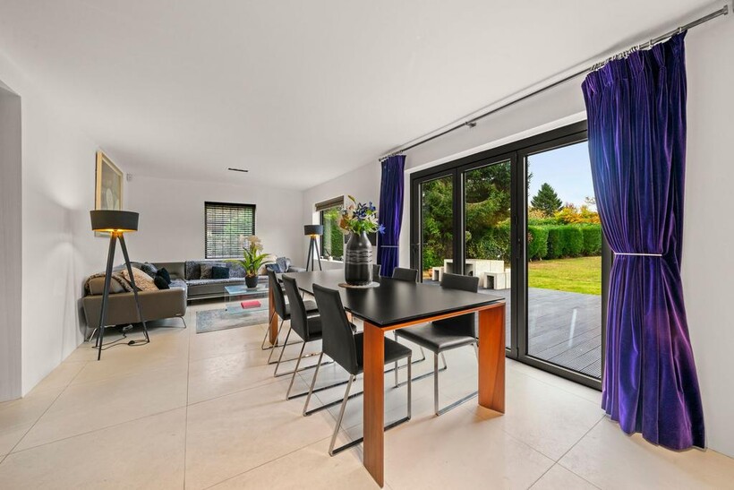 Bell Lane, Fetcham, KT22 4 bed detached house to rent - £3,995 pcm (£922 pw)