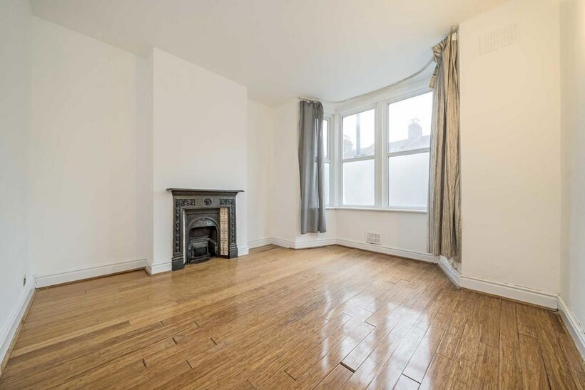 Kilburn Lane, London W10 2 bed flat to rent - £1,898 pcm (£438 pw)
