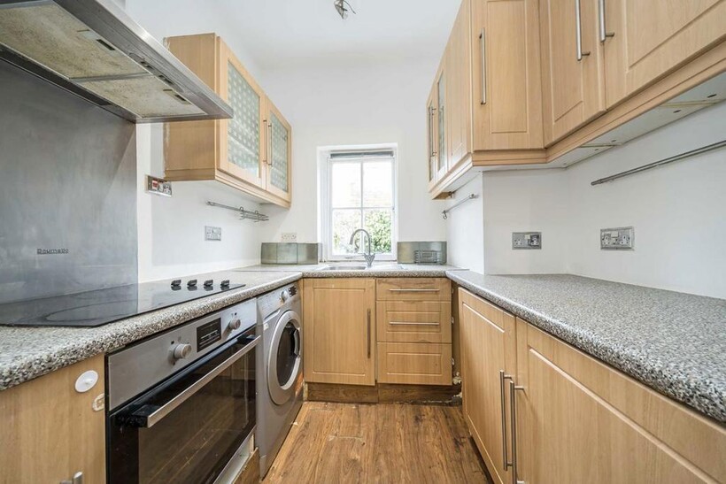 Kilburn Lane, London W10 2 bed flat to rent - £1,898 pcm (£438 pw)