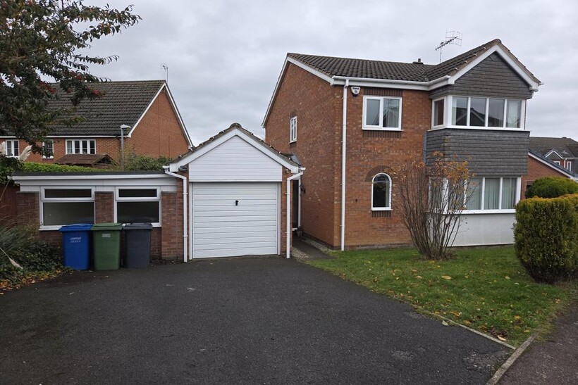 Westfield Close, Chesterfield S40 4 bed detached house to rent - £1,100 pcm (£254 pw)