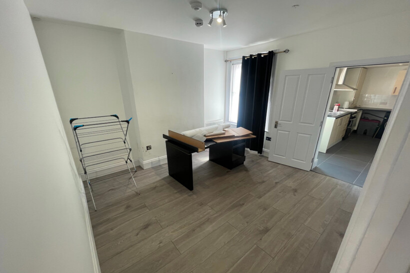 Ridgway Road, Luton 4 bed terraced house to rent - £1,925 pcm (£444 pw)