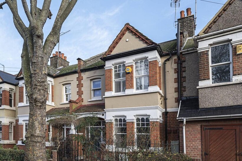 London E3 4 bed house to rent - £4,600 pcm (£1,062 pw)