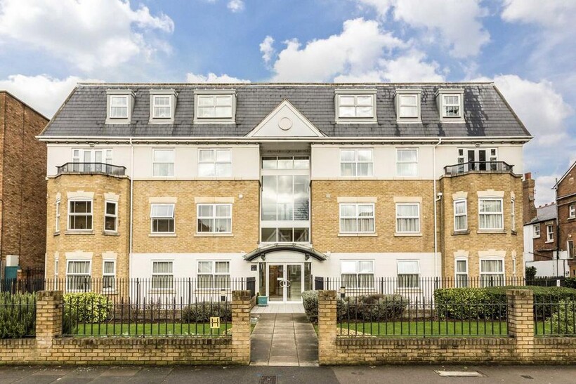 Grange Road, London W5 3 bed flat to rent - £3,098 pcm (£715 pw)
