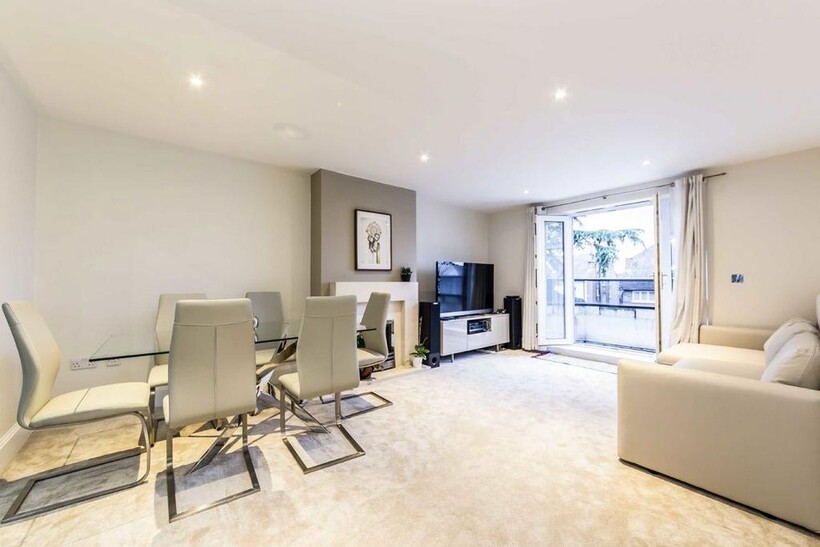 Grange Road, London W5 3 bed flat to rent - £3,098 pcm (£715 pw)
