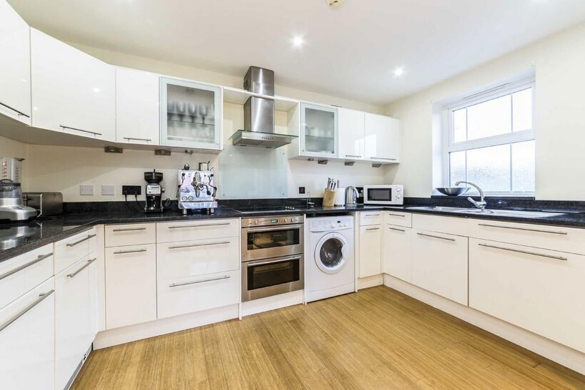 Grange Road, London W5 3 bed flat to rent - £3,098 pcm (£715 pw)