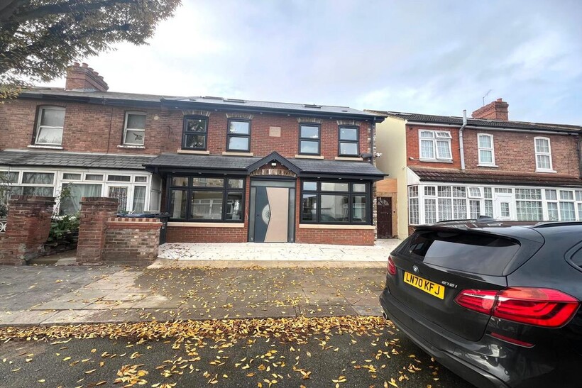 Warwick Road, Southall UB2 10 bed semi-detached house to rent - £9,995 pcm (£2,307 pw)