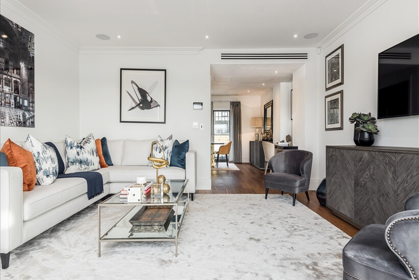 Rainville Road, London W6 3 bed townhouse to rent - £11,167 pcm (£2,577 pw)