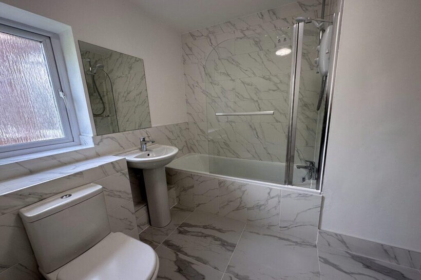 Fallowfield M14 4 bed penthouse to rent - £3,085 pcm (£712 pw)