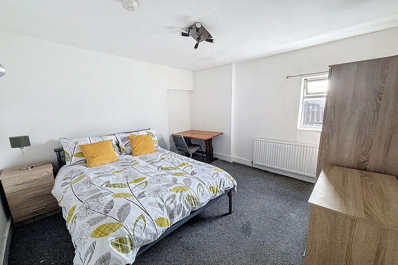 Pack Horse, Station Street... 6 bed house share to rent - £325 pcm (£75 pw)