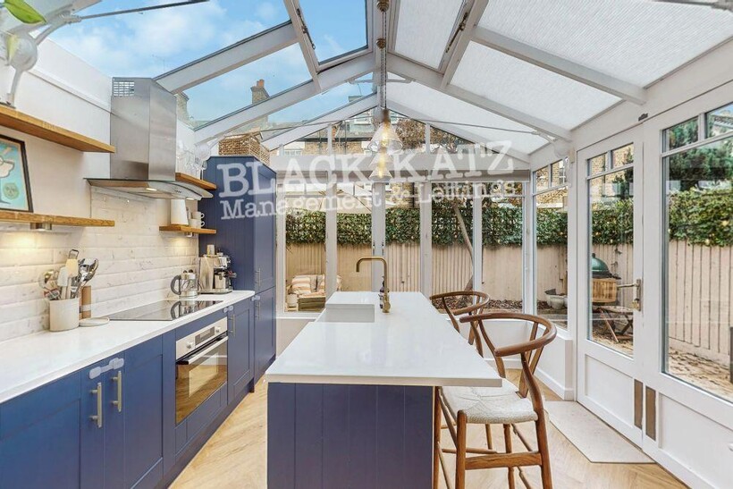 SW11 2 bed ground floor maisonette to rent - £2,557 pcm (£590 pw)