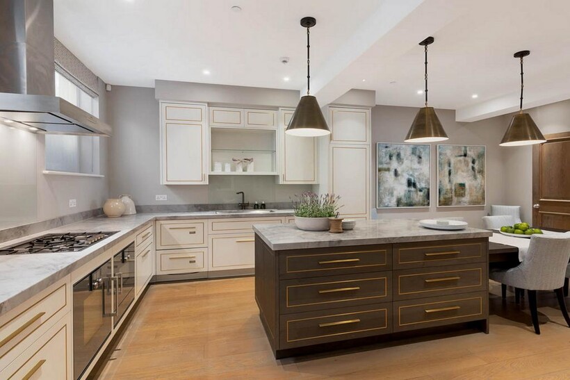 Clabon Mews, London, SW1X 3 bed mews to rent - £16,250 pcm (£3,750 pw)