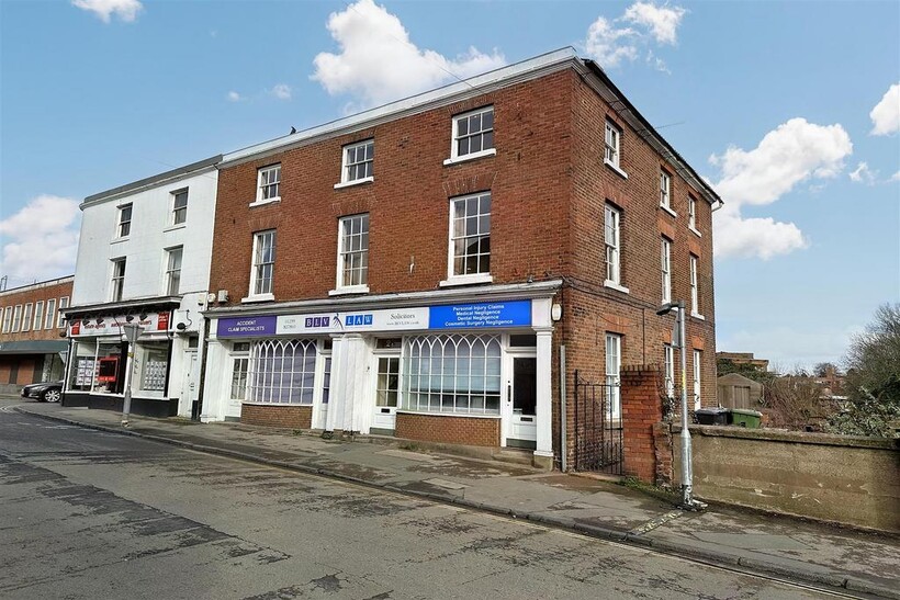 High Street, Stourport-on-Severn 2 bed apartment to rent - £575 pcm (£133 pw)