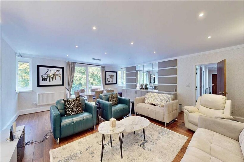 Chasewood Park, Sudbury Hill, Harrow 4 bed apartment to rent - £3,800 pcm (£877 pw)