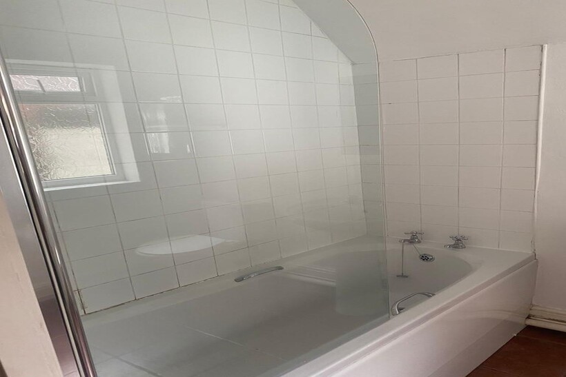 (COPY of) Biddlestone Road, Newcastle... 2 bed flat to rent - £940 pcm (£217 pw)