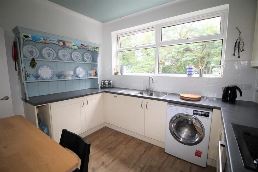Pine Park Mansions, Wilderton Road... 2 bed apartment to rent - £1,375 pcm (£317 pw)