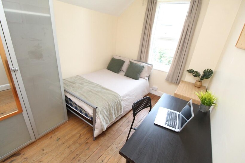 Kimbolton Avenue, Nottingham NG7 4 bed semi-detached house to rent - £2,166 pcm (£500 pw)