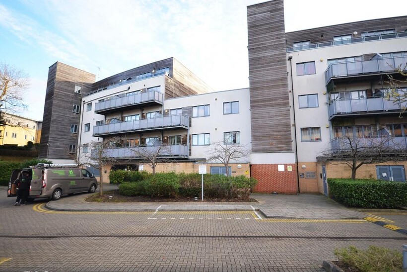 Coral House, London NW10 7FH 2 bed flat to rent - £1,898 pcm (£438 pw)