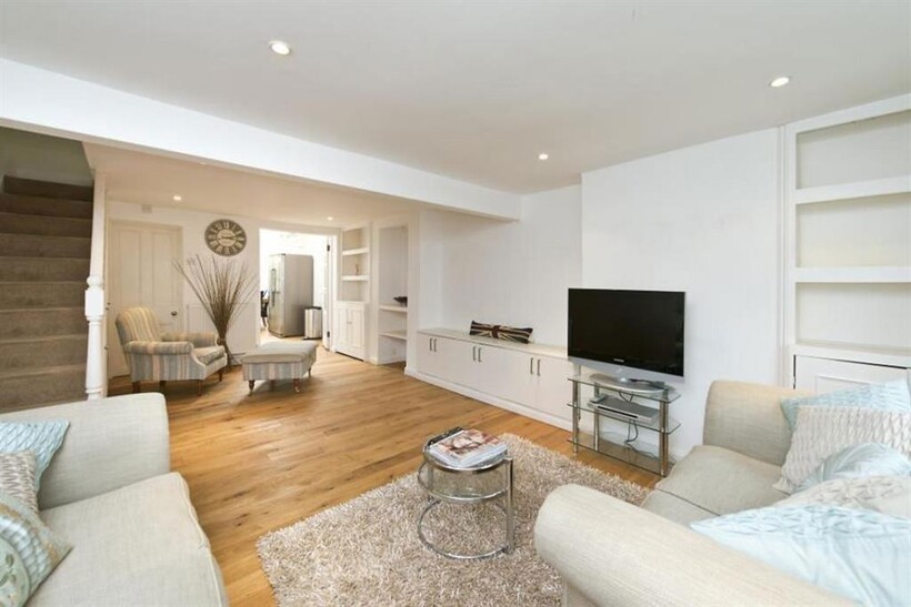 Temperley Road, London SW12 4 bed terraced house to rent - £4,600 pcm (£1,062 pw)