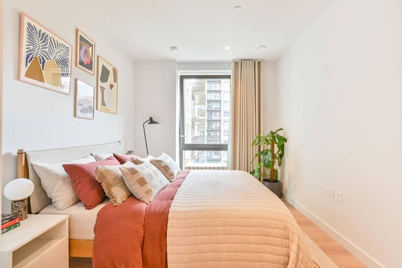 The Maple, Brent Cross, London, NW2 2 bed flat to rent - £2,975 pcm (£687 pw)