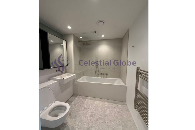 East Parkside, London SE10 2 bed flat to rent - £3,050 pcm (£704 pw)