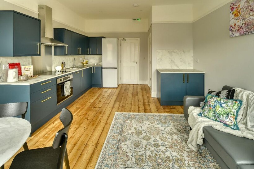 Bristol BS6 4 bed apartment to rent - £3,682 pcm (£850 pw)