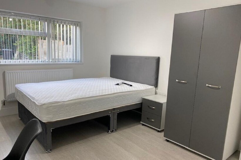 Nottingham NG9 5 bed house to rent - £3,545 pcm (£818 pw)