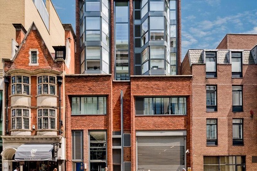 Young Street, London W8 2 bed flat to rent - £6,392 pcm (£1,475 pw)