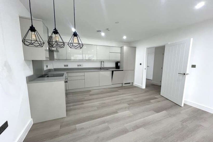 North Street, Guildford GU1 2 bed apartment to rent - £1,875 pcm (£433 pw)