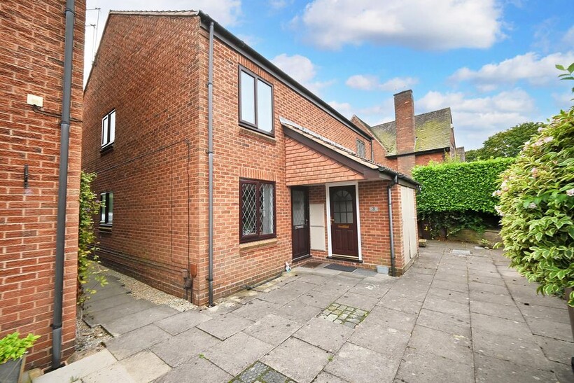 Willowdale Grange, Wolverhampton WV6 2 bed flat to rent - £850 pcm (£196 pw)
