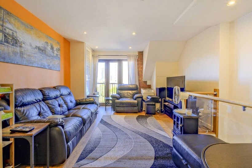 Vermeer Court, E14, Docklands... 3 bed flat to rent - £3,000 pcm (£692 pw)
