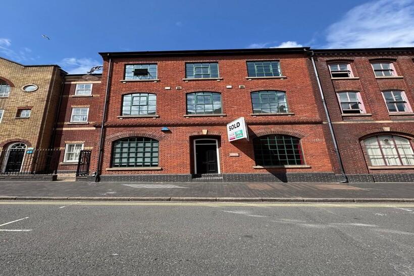 Graham Street, Birmingham, B1 Property to rent - £1,500 pcm (£346 pw)