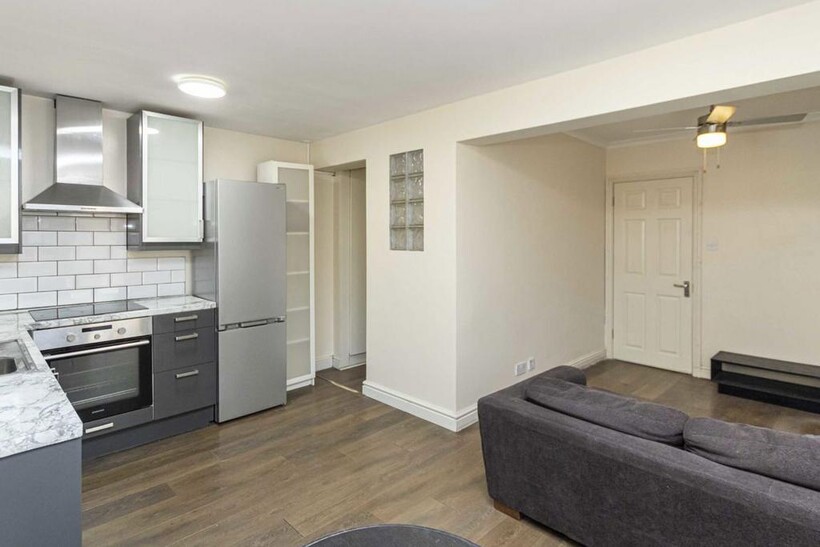 Elmcroft Close, London W5 1 bed flat to rent - £1,599 pcm (£369 pw)