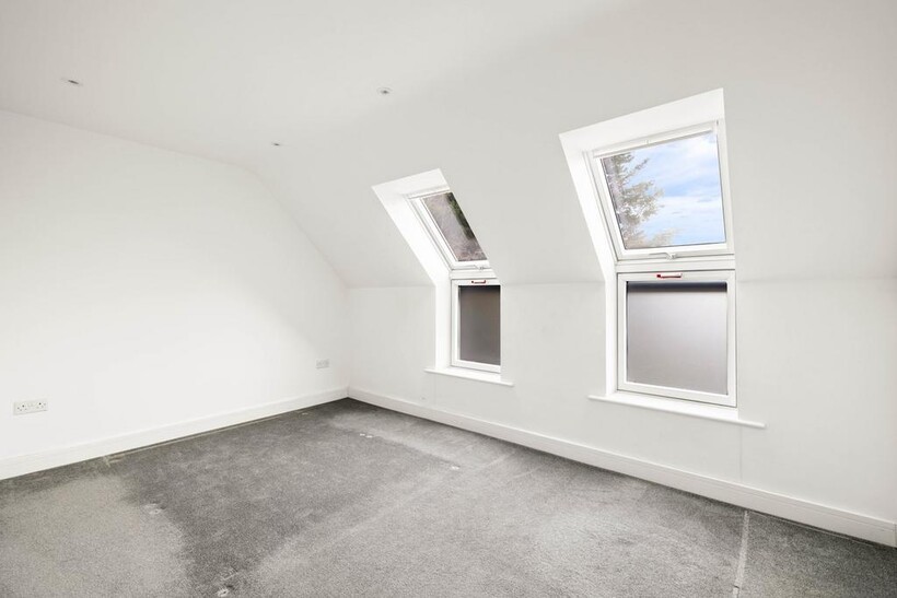 Cobden Road, Folkestone, CT19 2 bed flat to rent - £1,025 pcm (£237 pw)