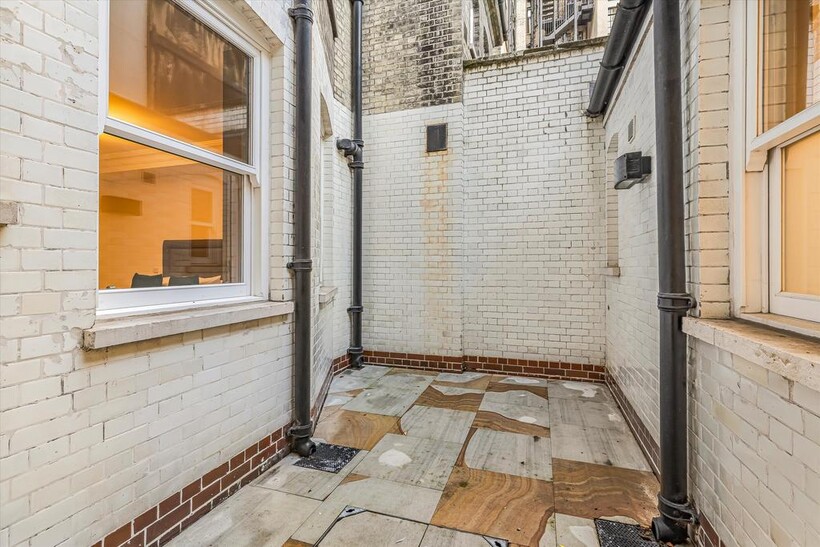 Devonshire Street, Marylebone... 2 bed flat to rent - £5,612 pcm (£1,295 pw)