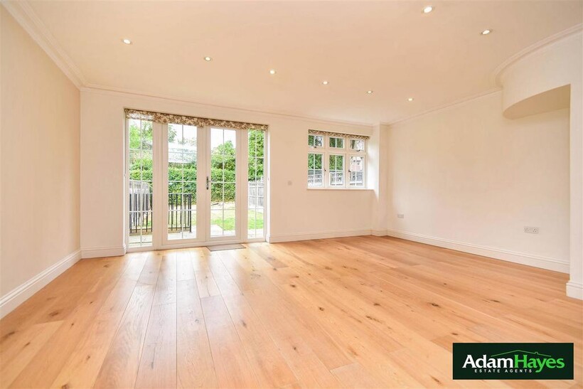 Anastasia Mews, Woodside Park N12 4 bed semi-detached house to rent - £3,700 pcm (£854 pw)