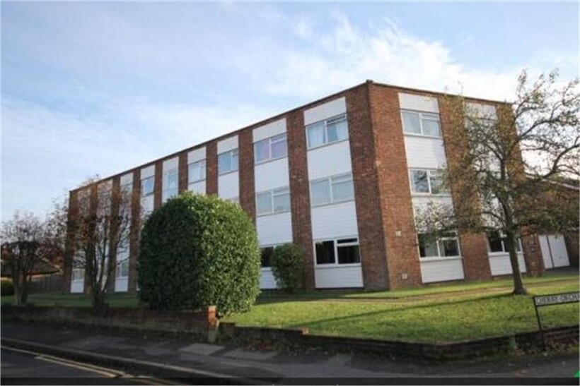 Gresham Road, Staines-upon-Thames, TW18 1 bed apartment to rent - £1,050 pcm (£242 pw)